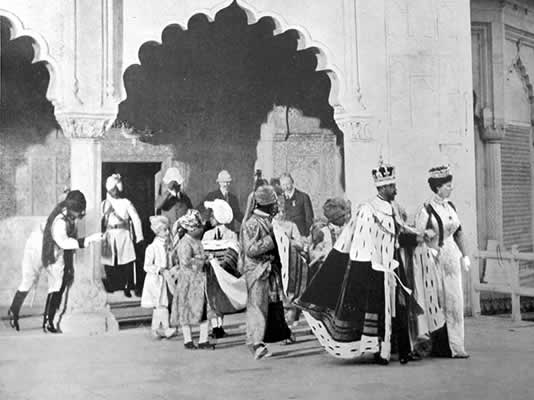 Towards the end of the garden party, the King  and Queen went into one of the marble palaces and reappeared in crowns and robes, with their princely pages by their side, to step onto the balcony